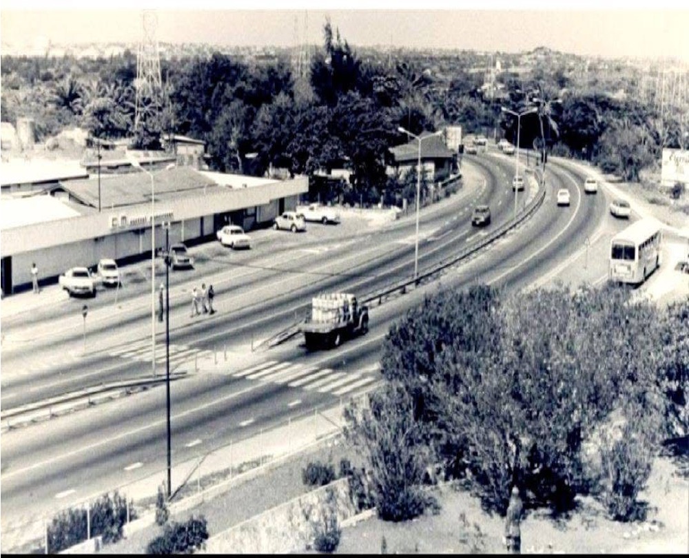 Historic black-and-white photo of the road and original Goisco store in Curaçao