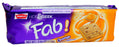 Parle Hide & Seek Fab! Orange Flavoured Choco Chip Sandwich Cookies, 3.94 oz